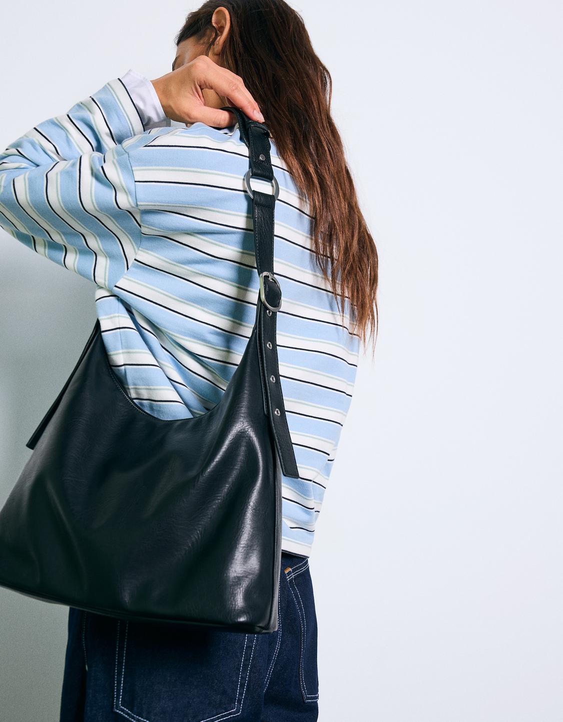 Bag with buckles