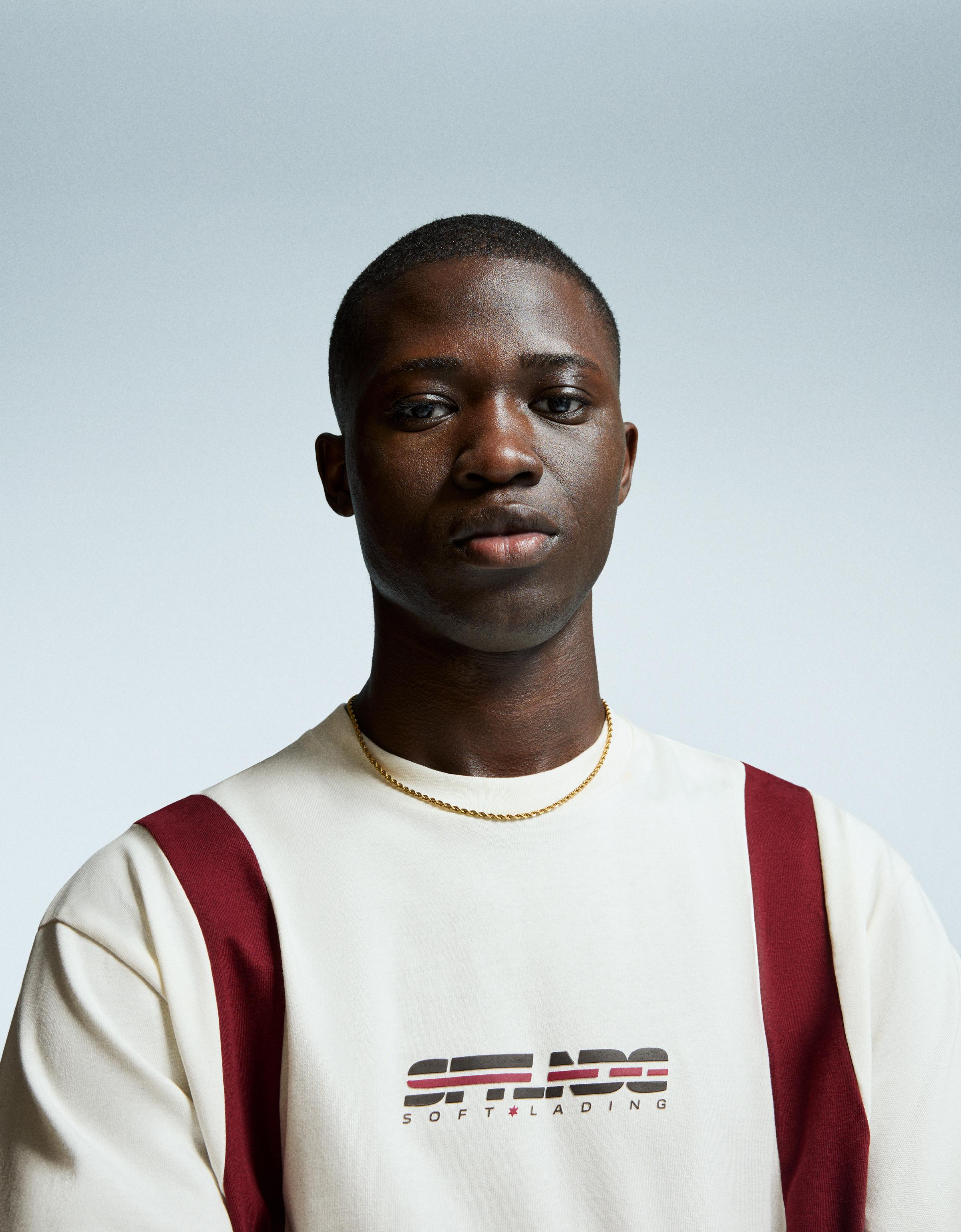 Bershka Boxy T-Shirt Mit Kurzen Ärmeln Und Print Herren L Grbrochenes Weiss