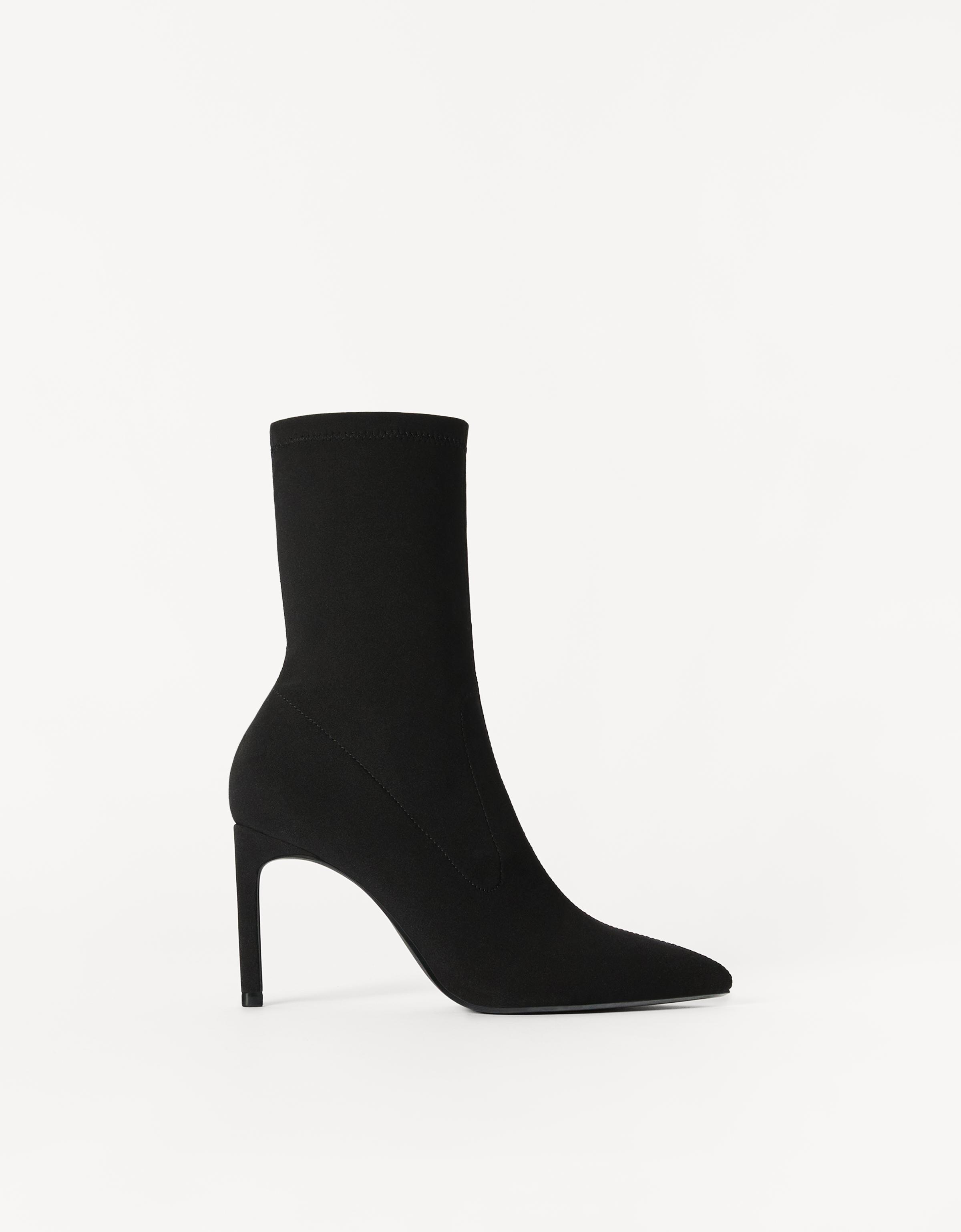 Fitted heel ankle boots — BLACK