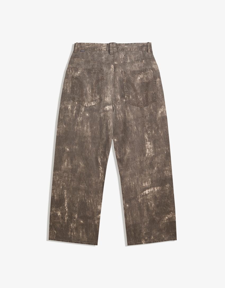 Calças superbaggy com estampa-Marrom