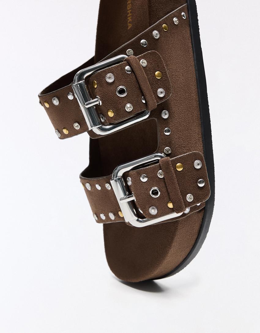 Sandalia plana hebillas-Marrón