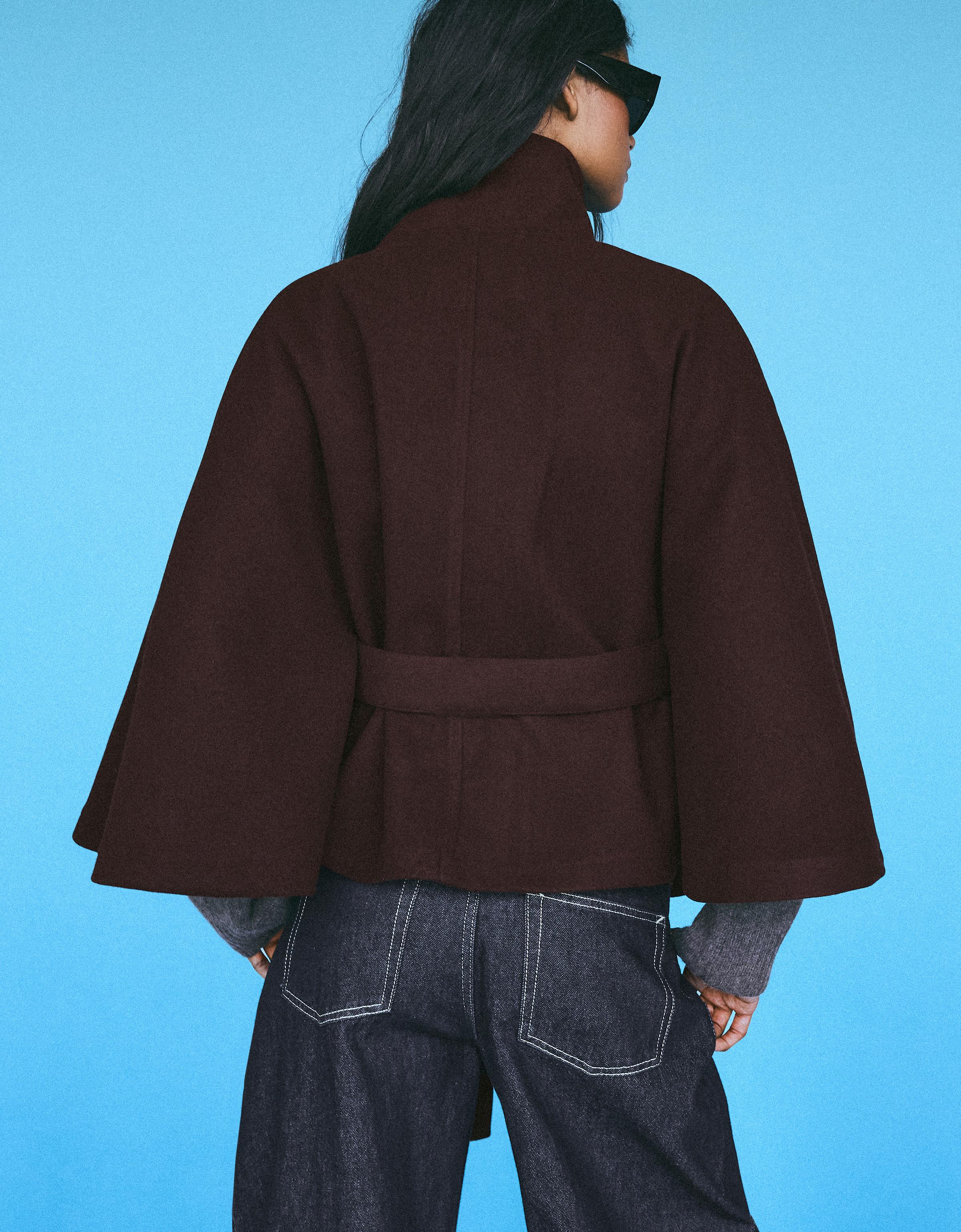 Bershka Funnel yaka pelerin ceket görsel 7