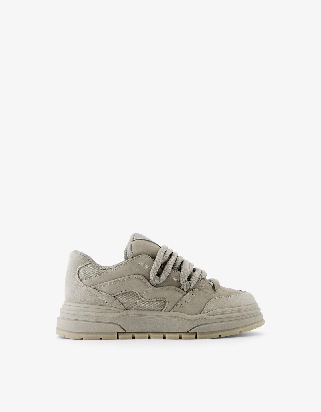 Chunky skater trainers