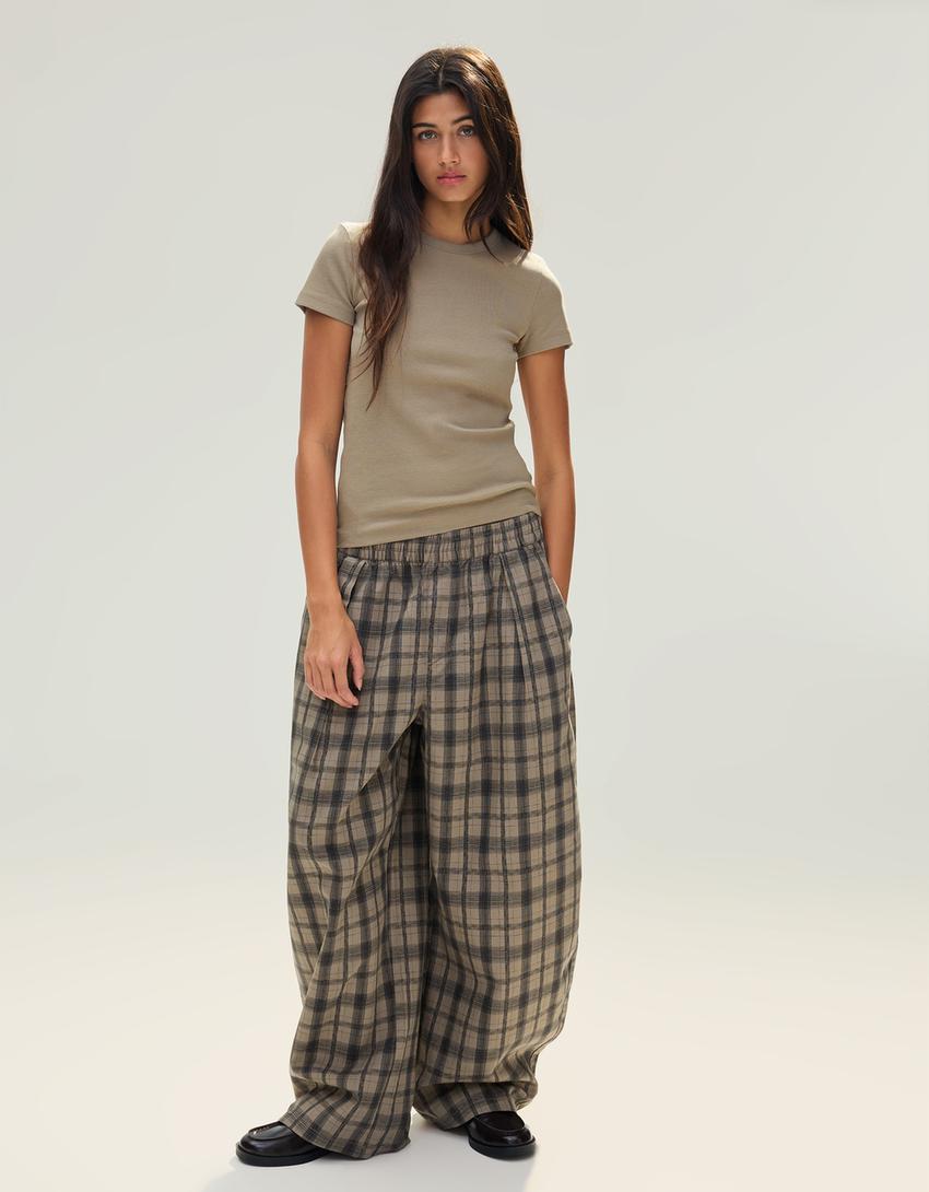 Geripptes Basic T-Shirt-Khaki