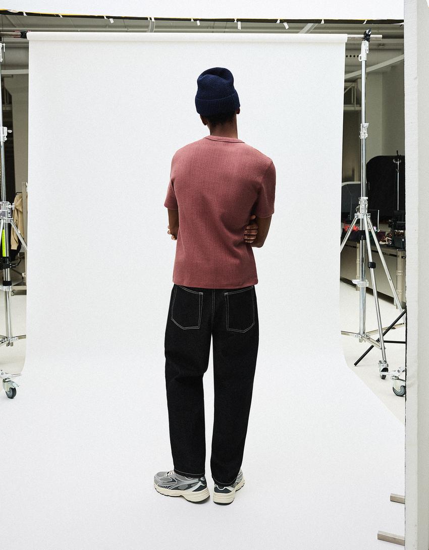 Textured short sleeve T-shirt-Maroon