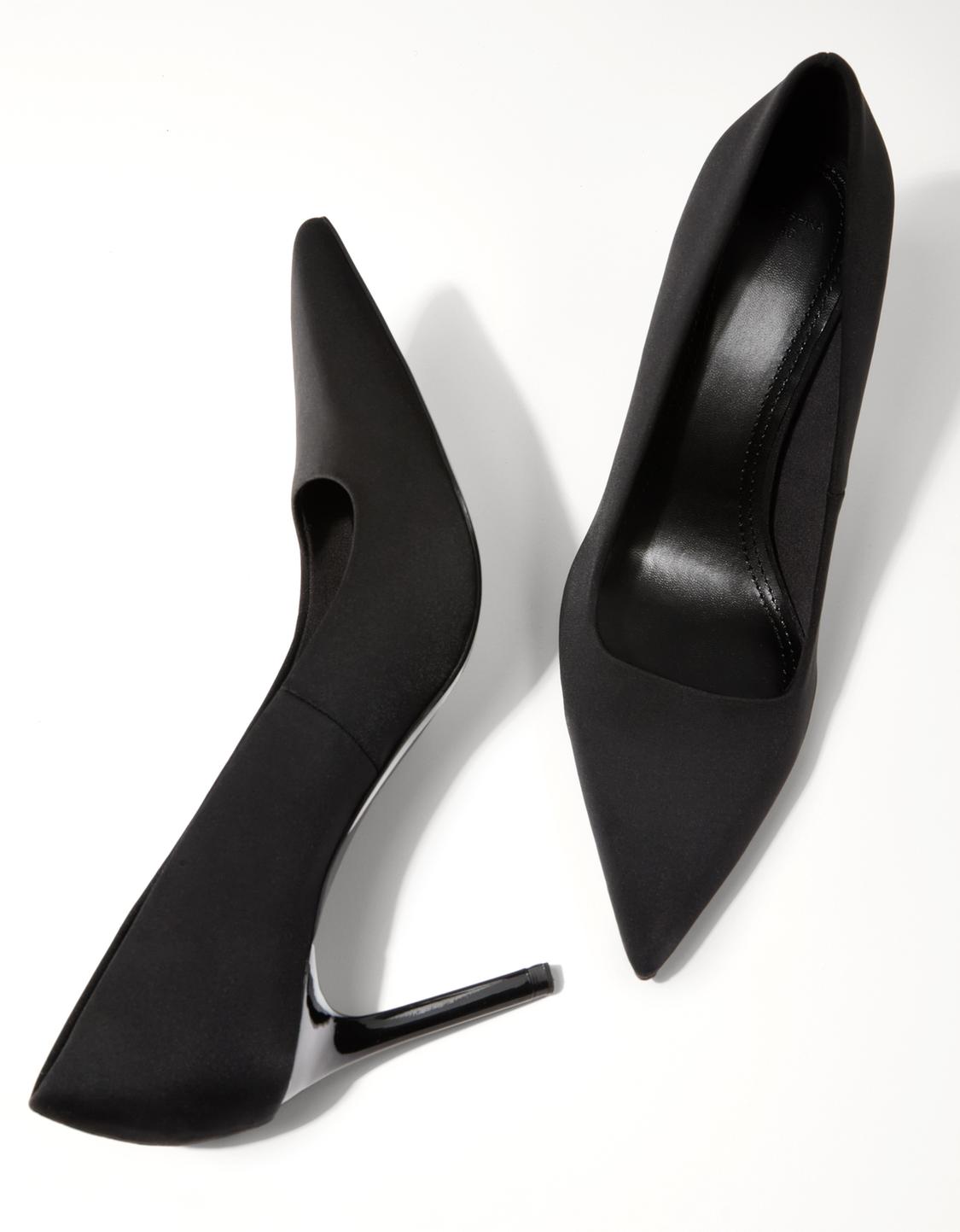 High-heel shoes