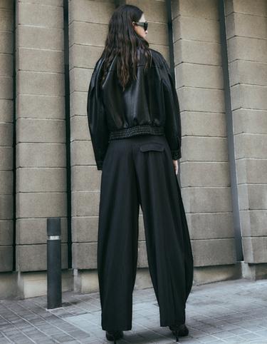 Balloon trousers with pleats and buttons — White / Black 2