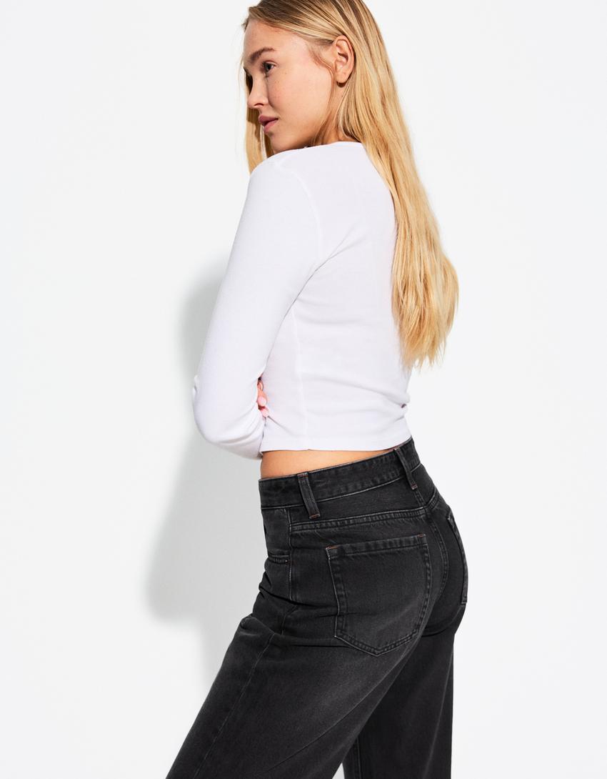 Ripped wide-leg ’90s jeans