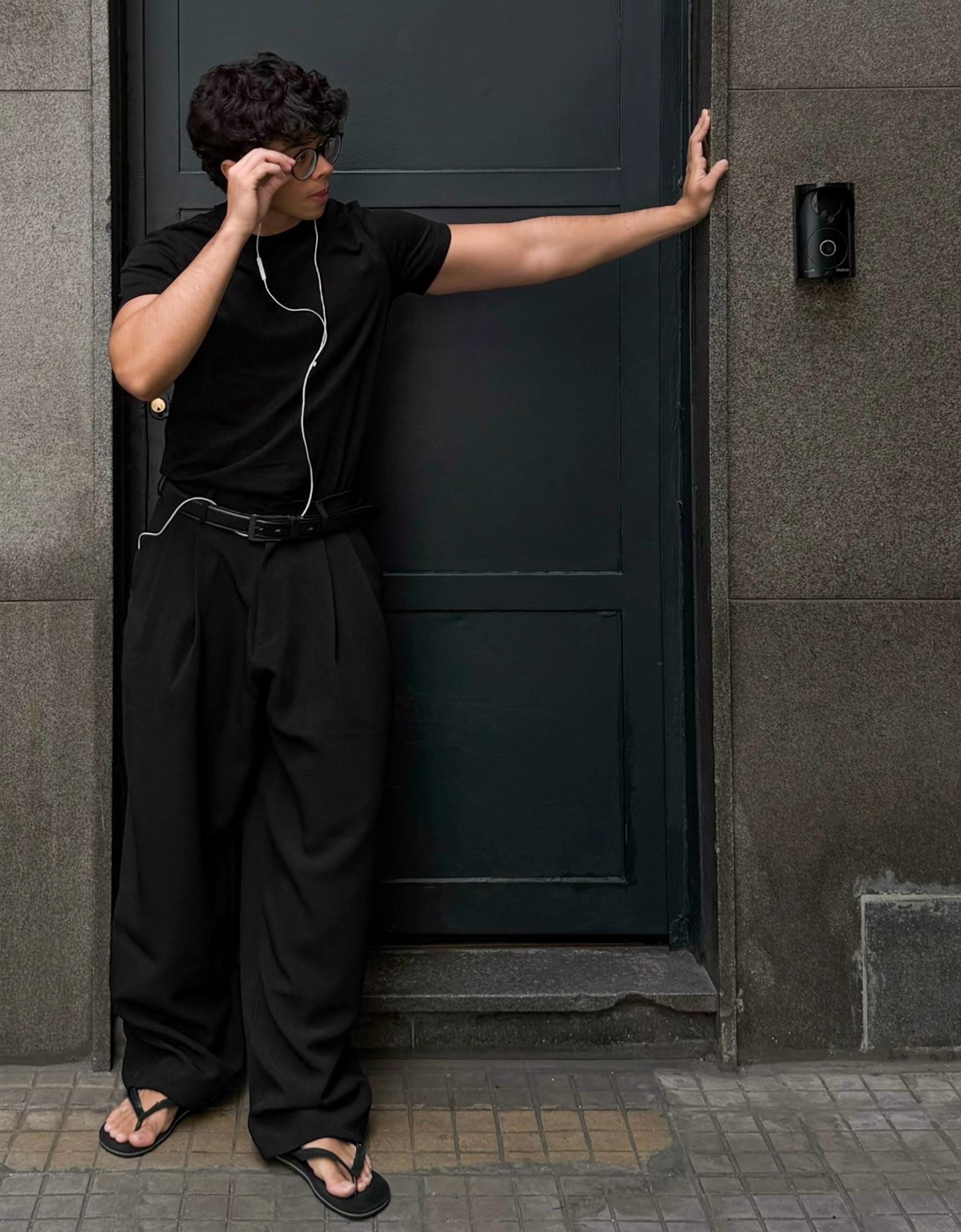 Regular fit T-shirt — Black