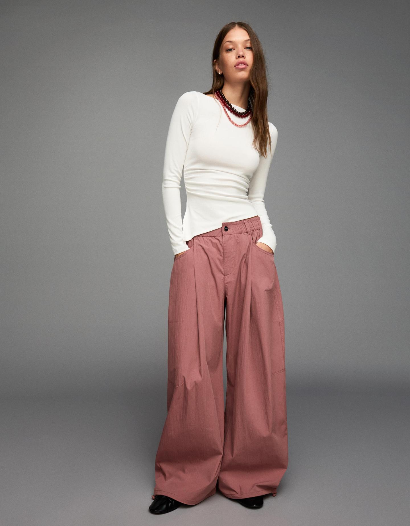 Bershka asymetryczna koszulka z długim rękawem biały złamany