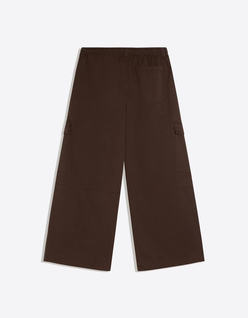 Kargo pantalone sa padobranskim printom-Braon