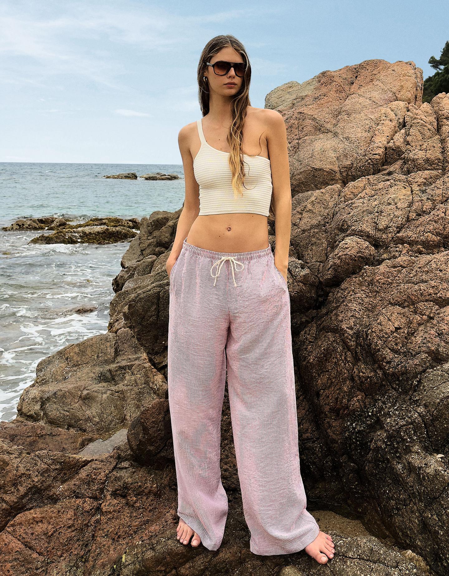 Bershka spodnie w rustykalnym stylu w paski bordowy