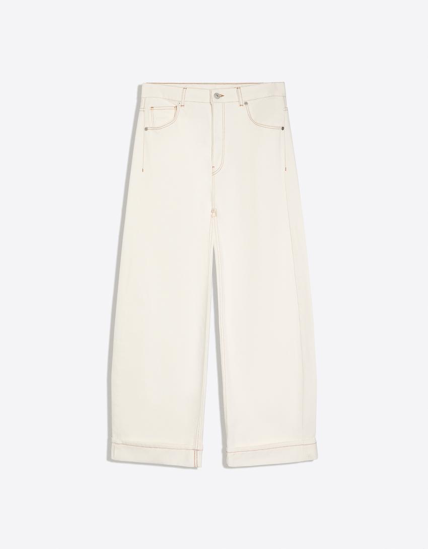 Balloon jeans with back buckle