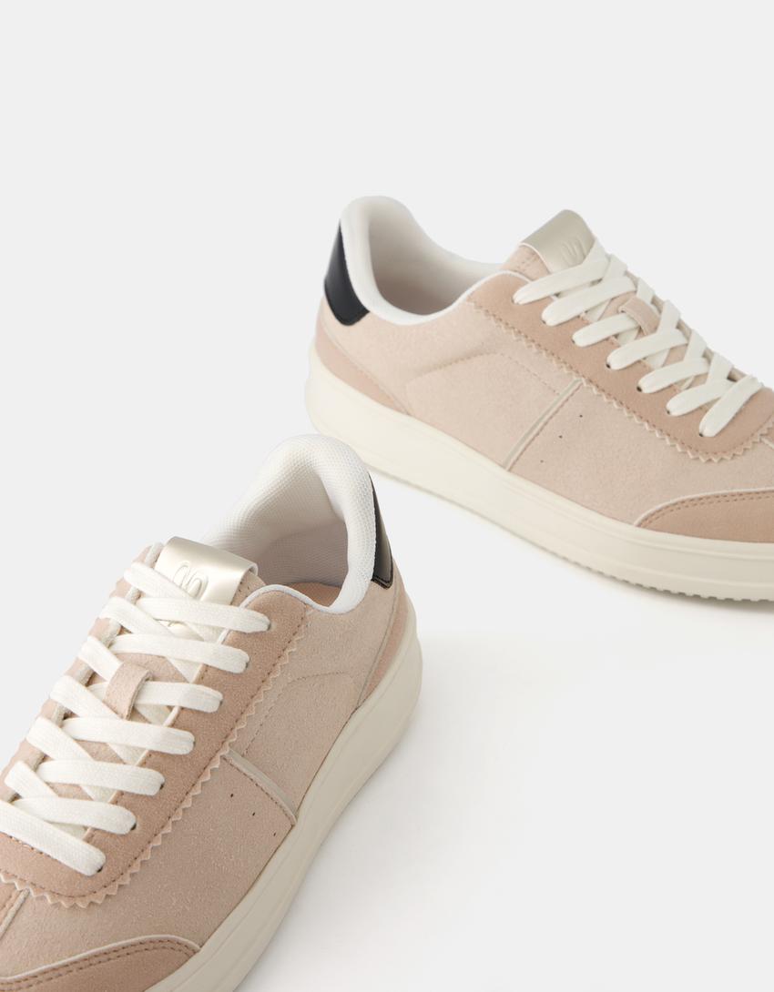 حذاء رياضي متباين طراز ريترو-زهري