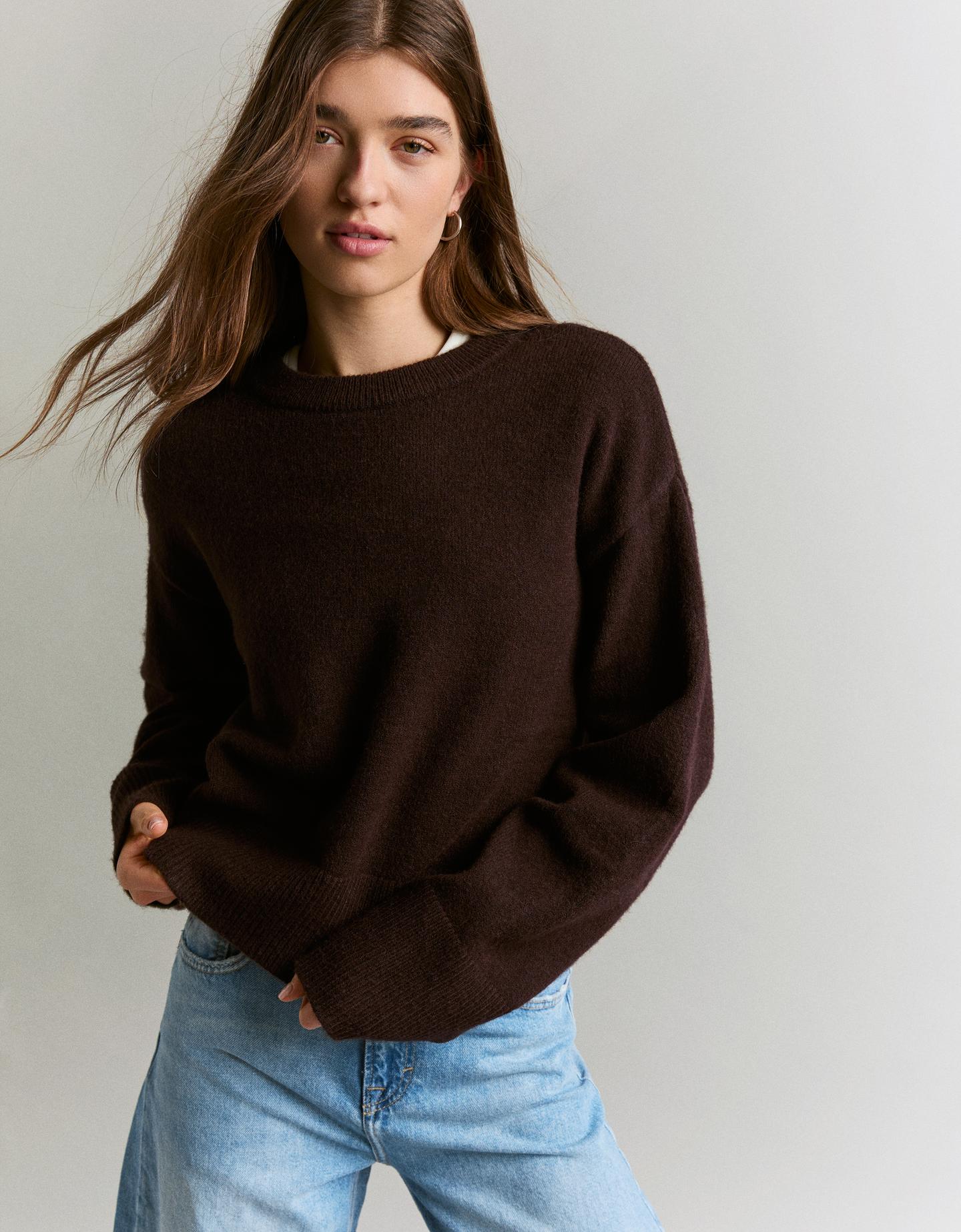 Bershka sweter oversize z okrągłym dekoltem brązowy