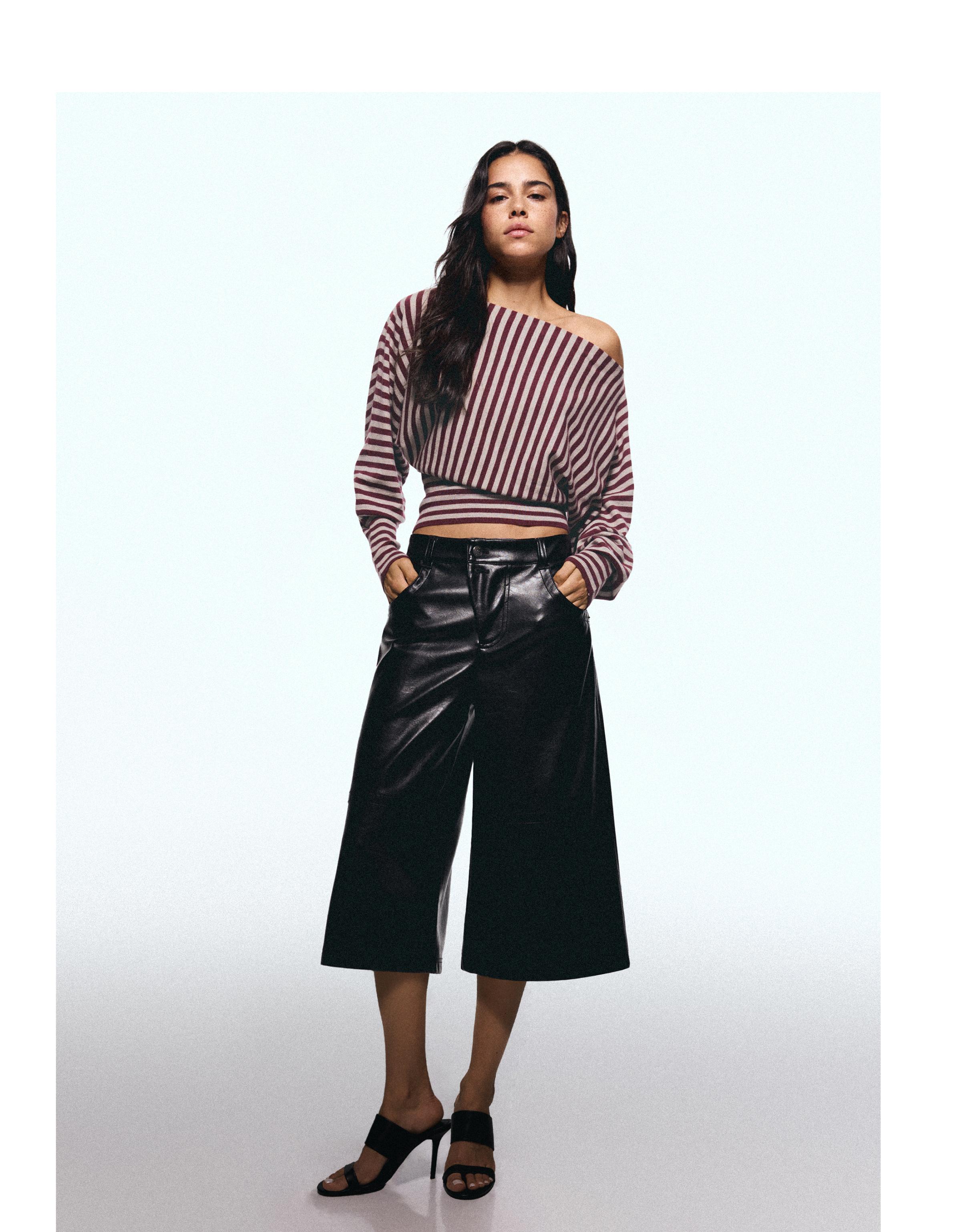 Bershka Asimetrik yaka çizgili kazak görsel 8