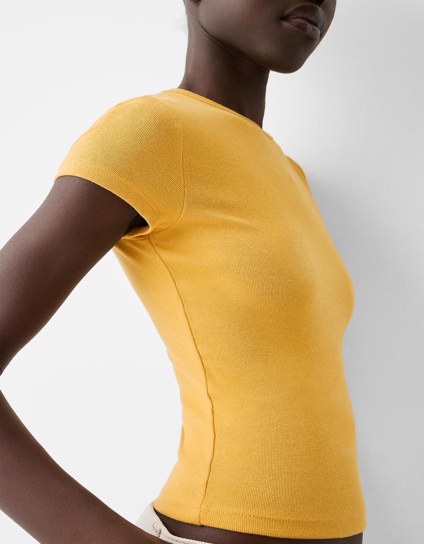 Short sleeve T-shirt with a round neck-Mustard-5