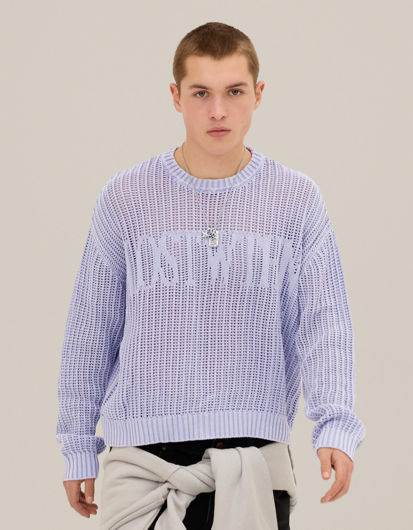 Bershka sweter z okrągłym dekoltem i nadrukiem fioletowy