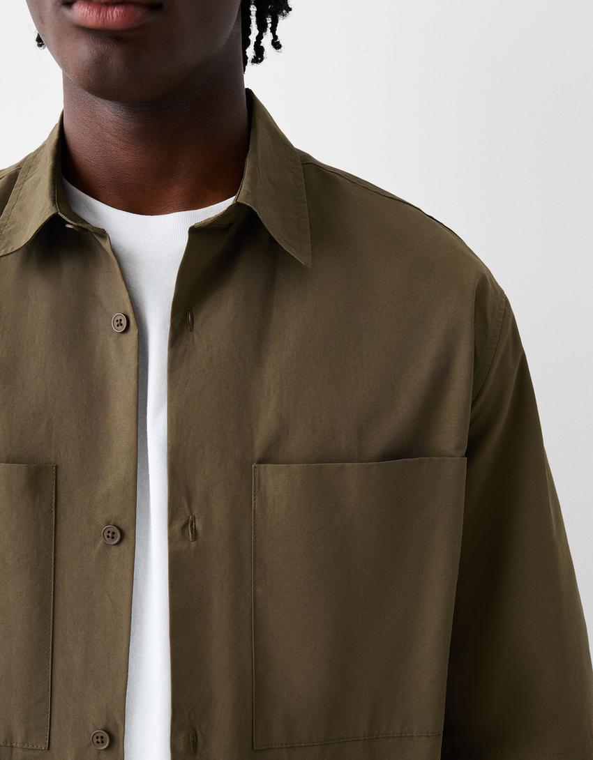 قميص تقني بقصة مربعة وأكمام قصيرة-كاكي-5