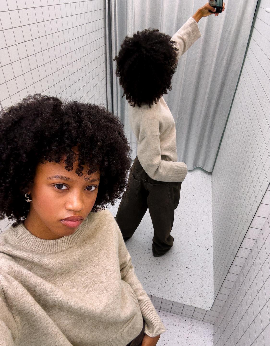 Oversize sweater with ribbed hem