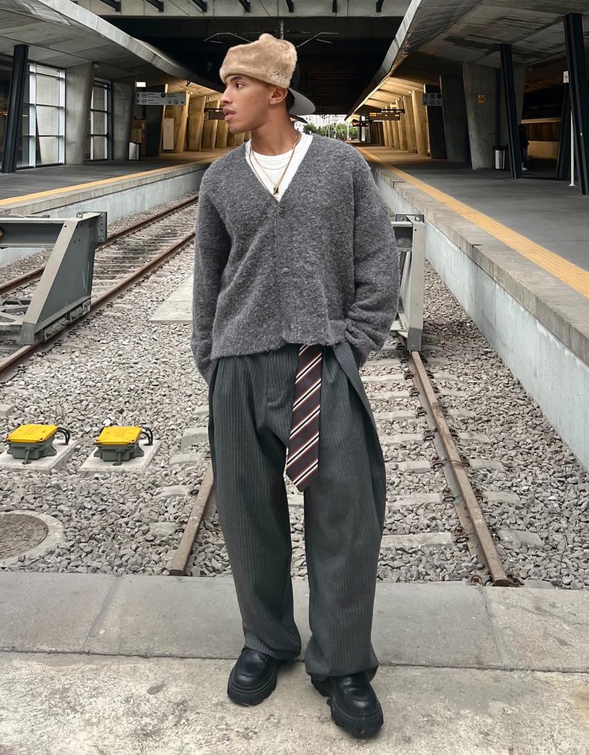 Strickjacke-Dunkelgrau