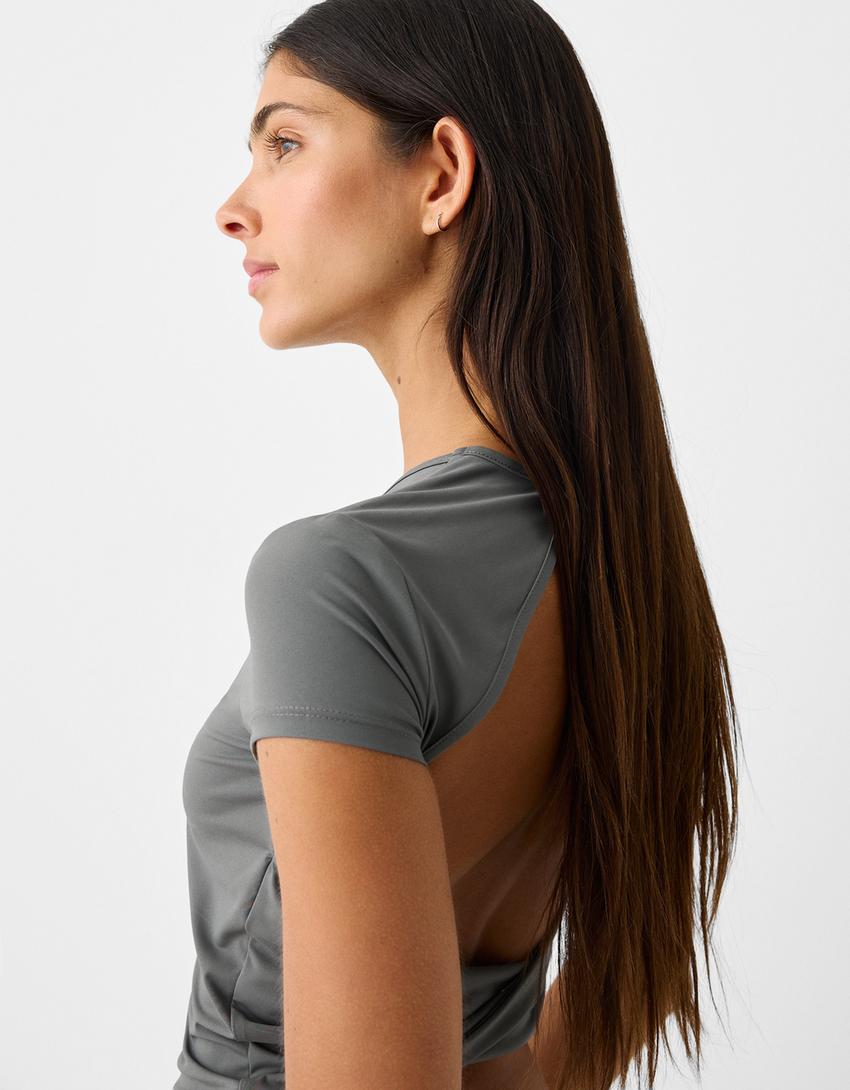 تيشرت بأكمام قصيرة وفتحة خلفية-رمادي داكن-5