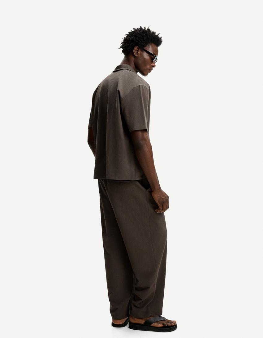 Pantalón baggy jogger plisado-Visón-1