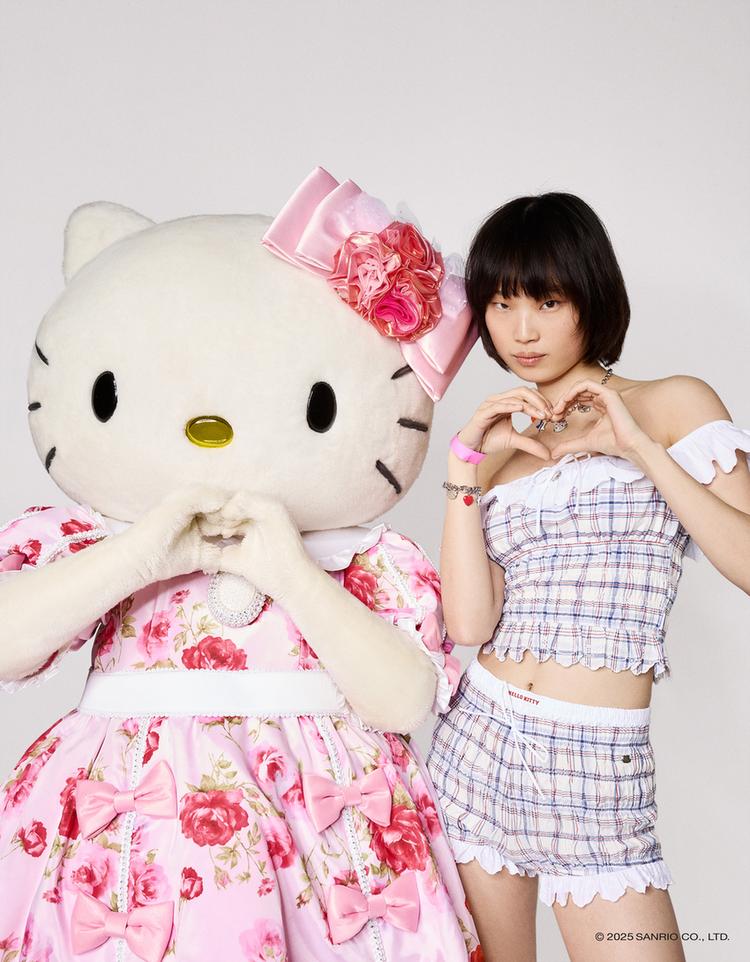 Dantel şeritli ve kareli Hello Kitty top