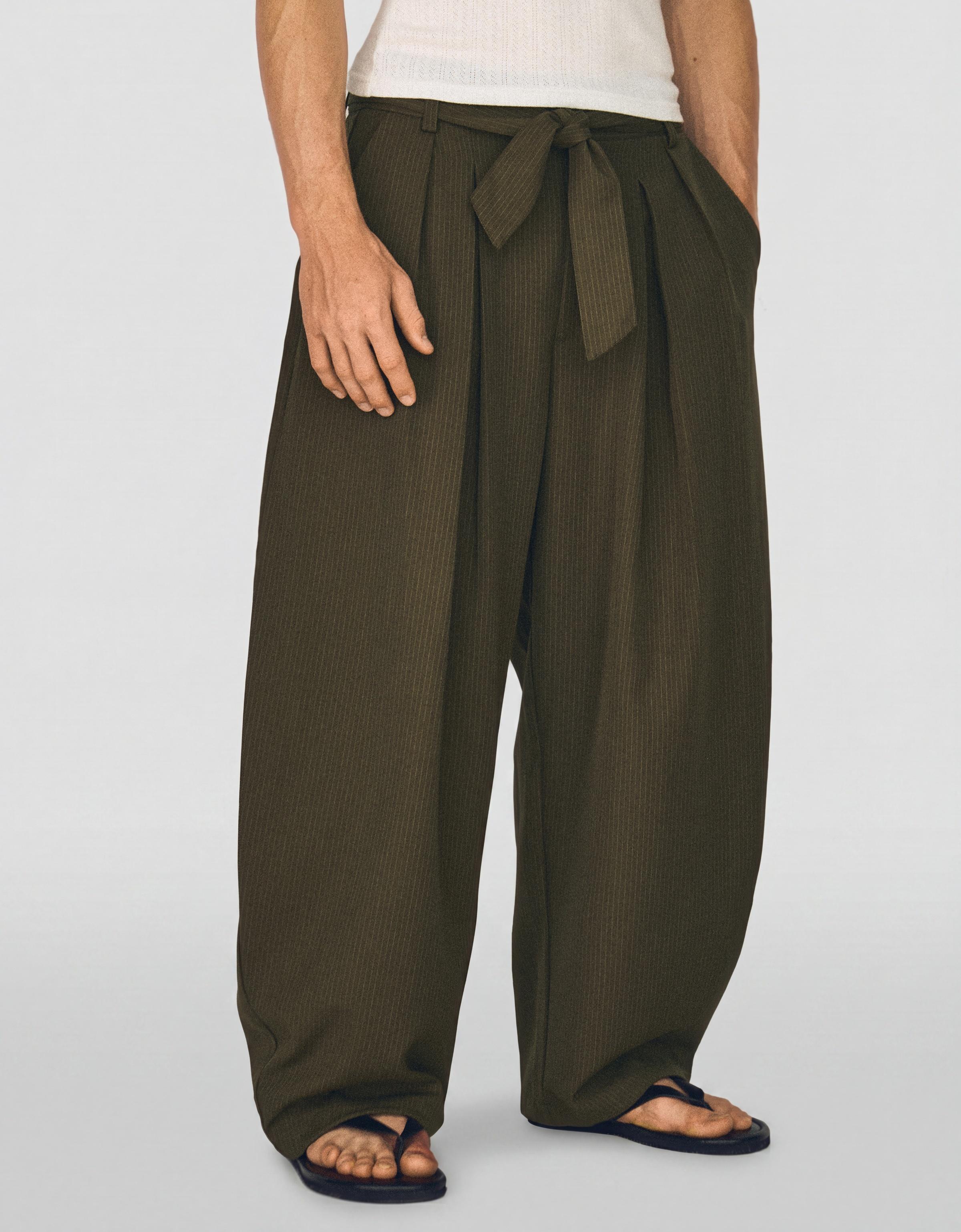 Barrel-leg trousers with darts and belt — Khaki