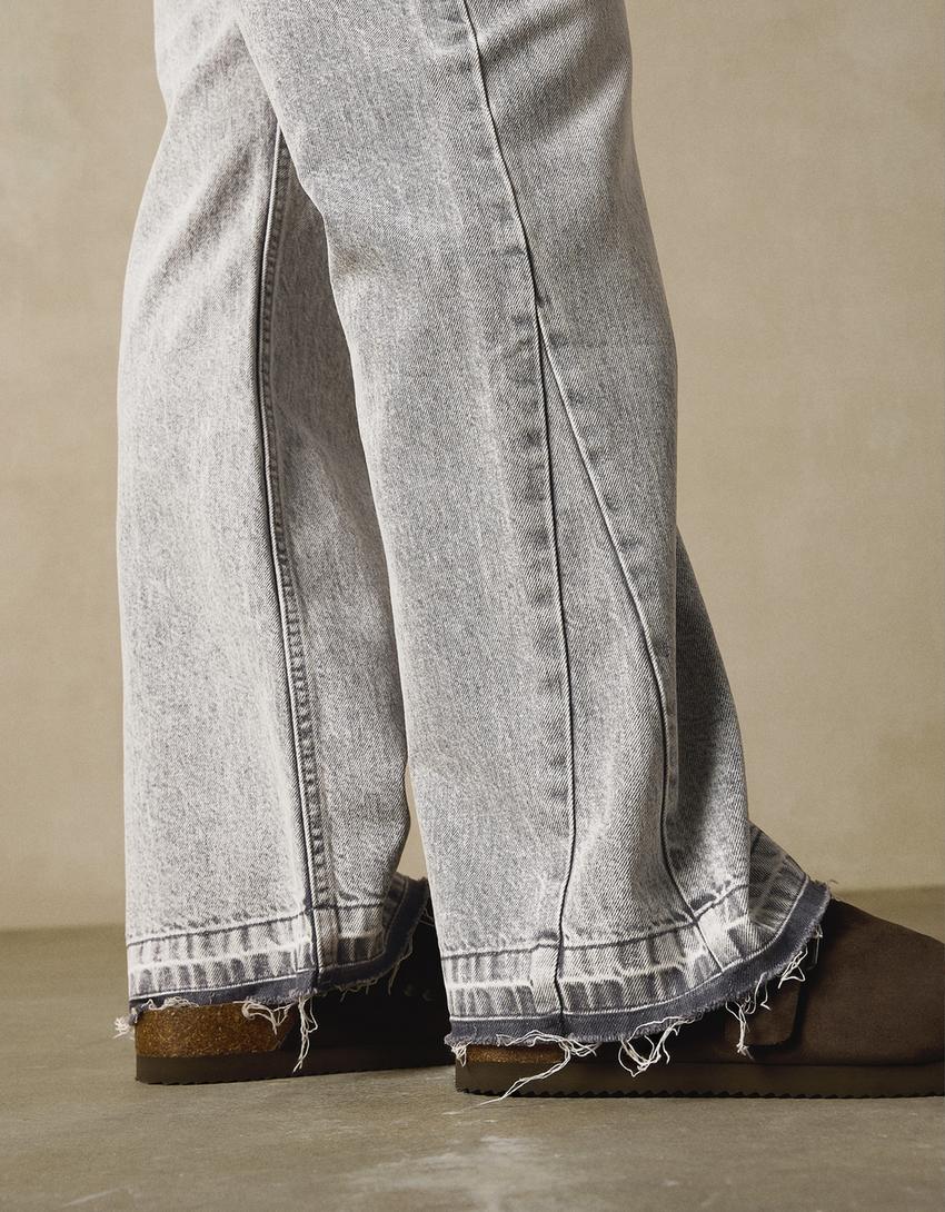 Utsvängda jeans med rak passform-Grå