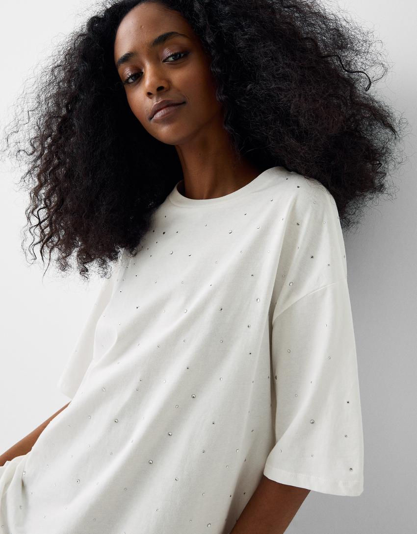 تيشرت فضفاض بأكمام قصيرة وحجر راين-كريمي-2