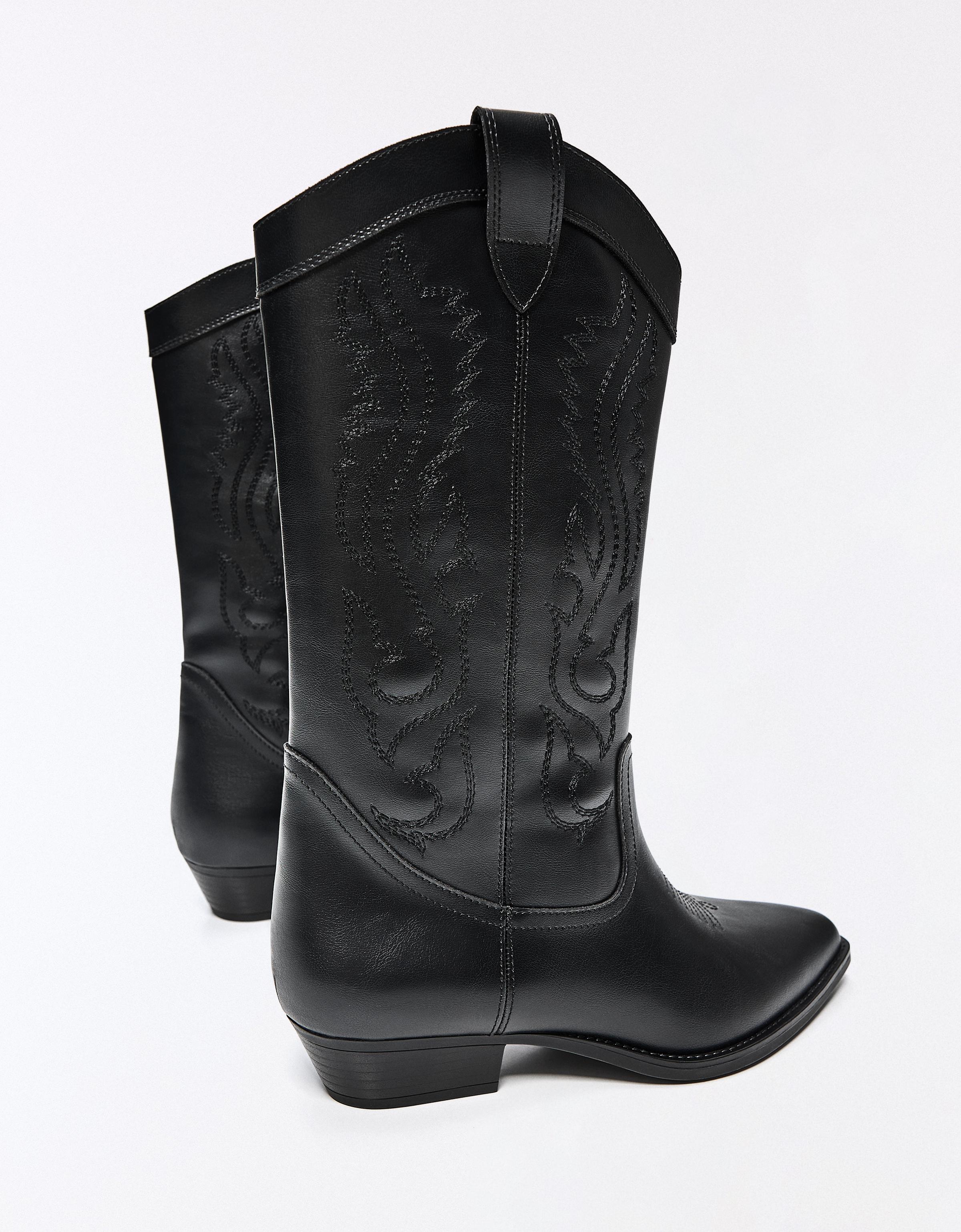 Flat cowboy boots — BLACK
