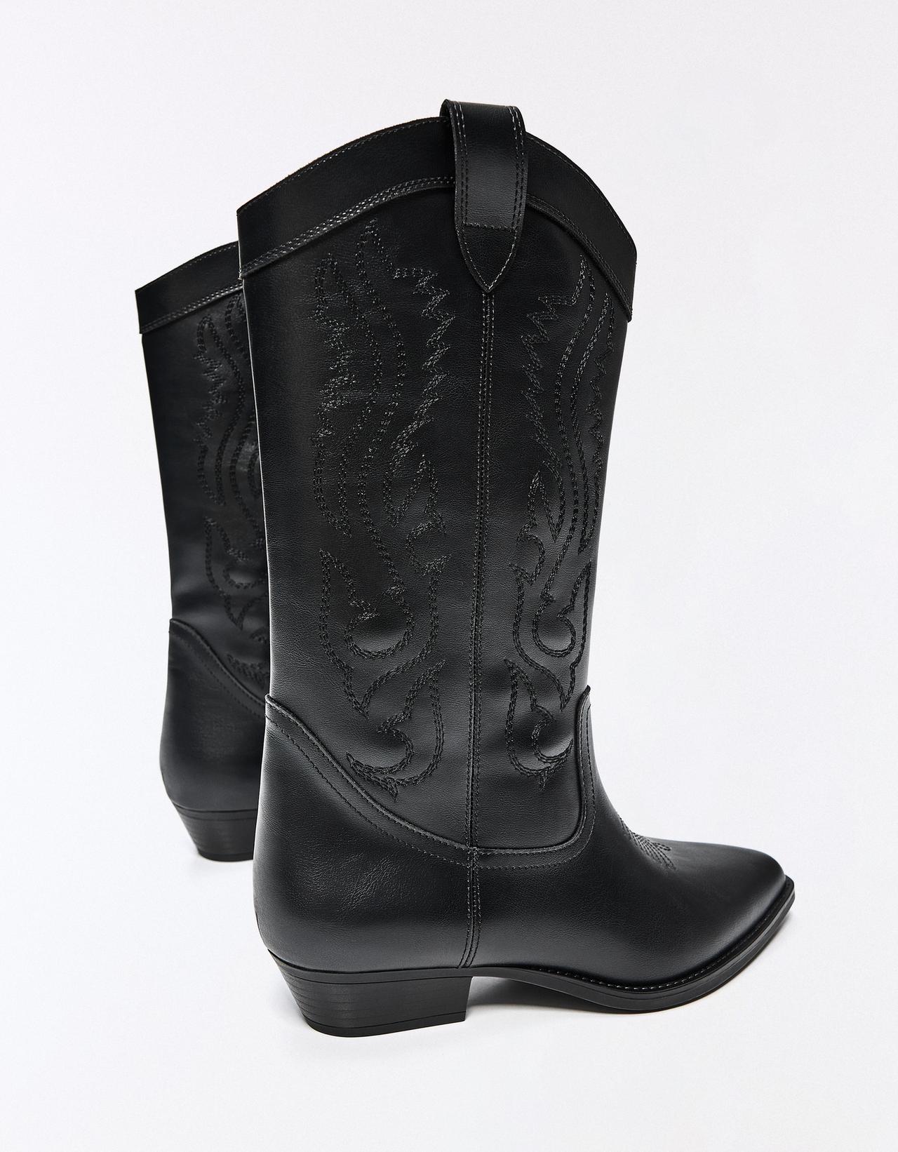 Flat cowboy boots — BLACK