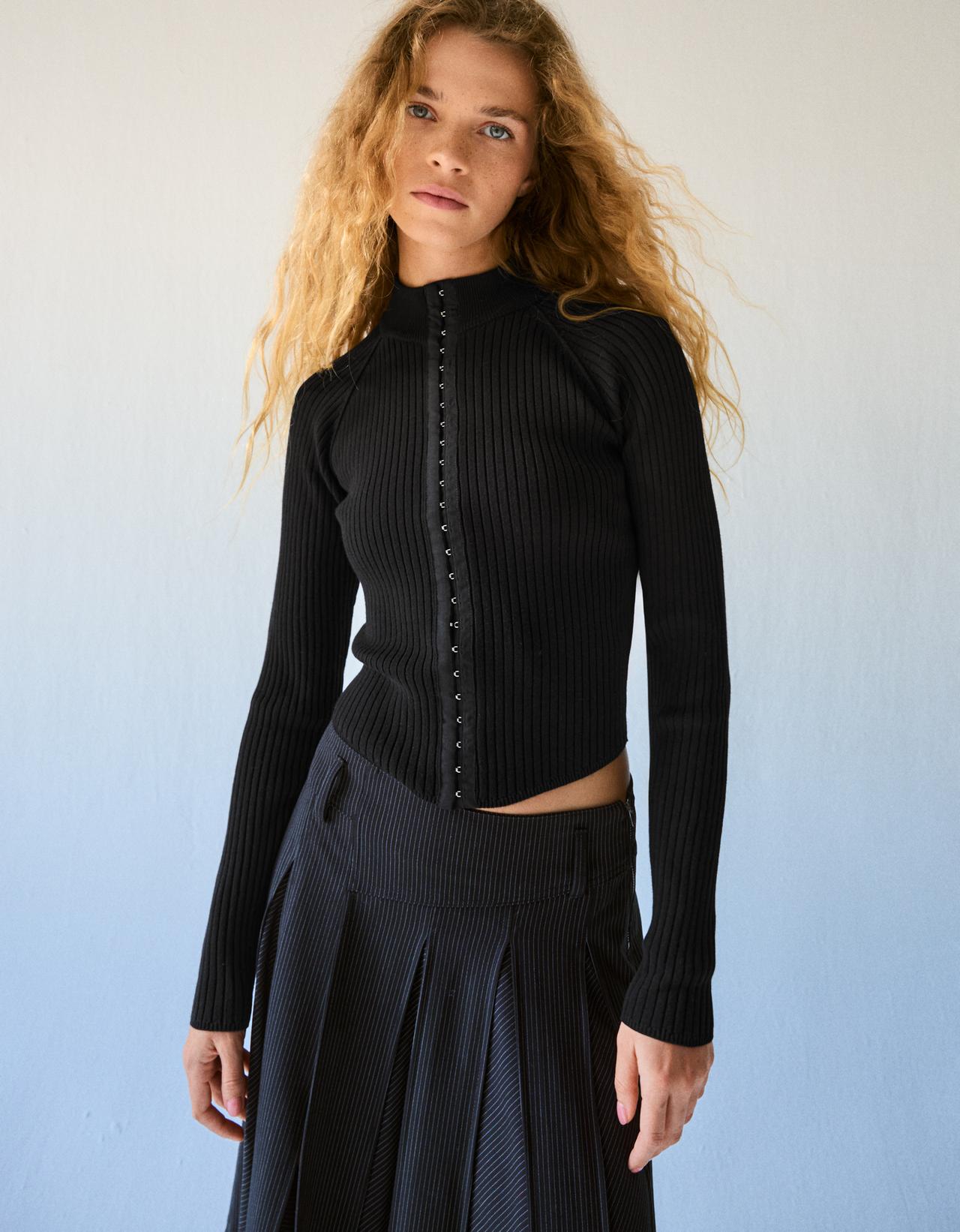 Fitted popper jumper — Black