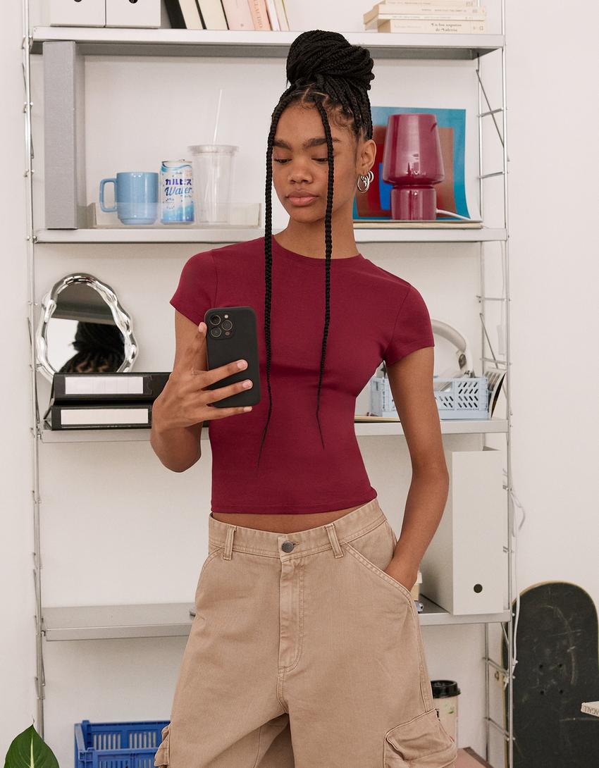 Kortärmad t-shirt med rund krage-Fuchsia
