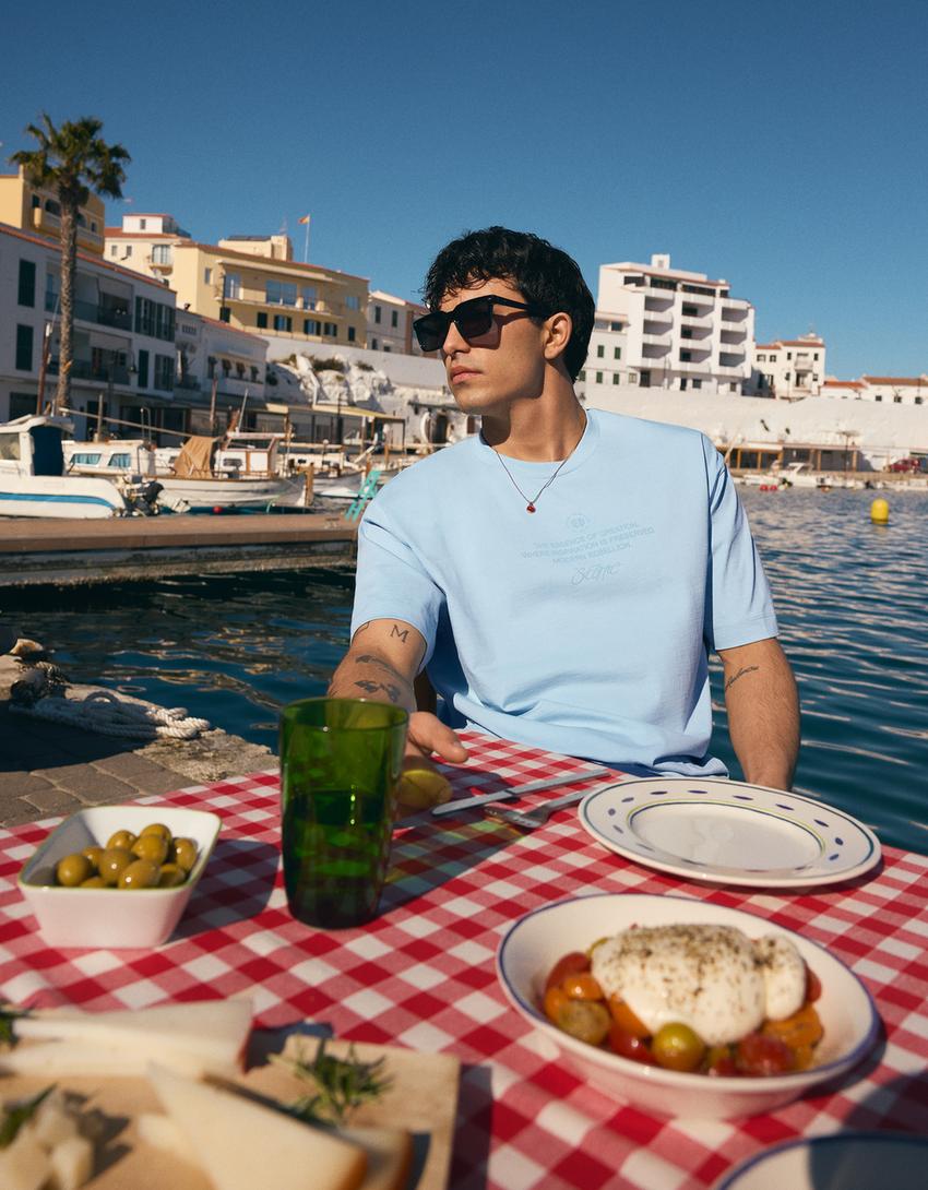 Kısa kollu nakışlı tişört-Mavi