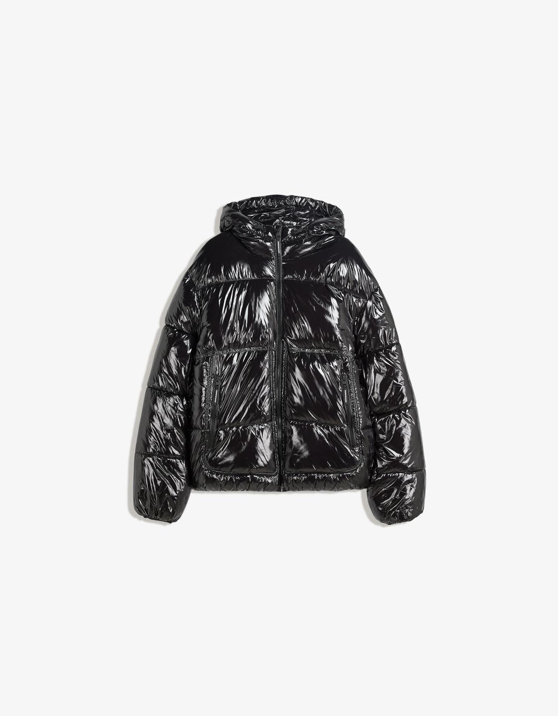 Puffer jacket with hood