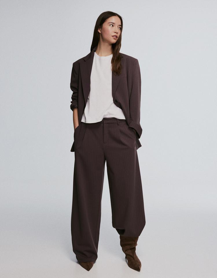 Çizgili blazer ve pantolon takımı