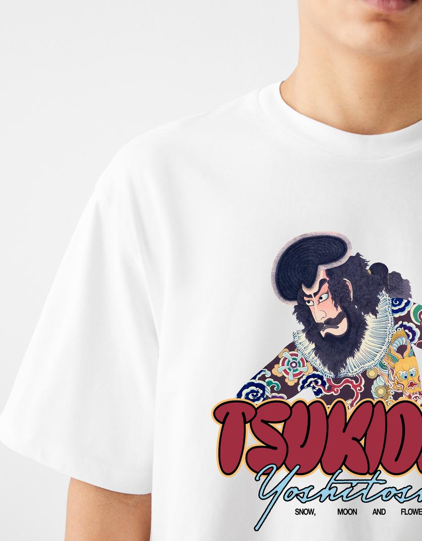 T-shirt Tsukioka Yoshitoshi de manga curta cropped-Branco-6