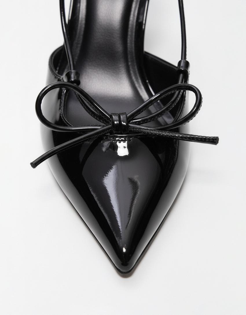 Εξώφτερνη γόβα με λεπτομέρεια-Μαύρο