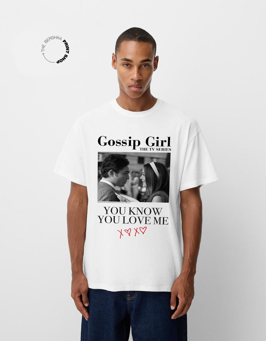 Maglietta oversize con spalle larghe e maniche di media lunghezza