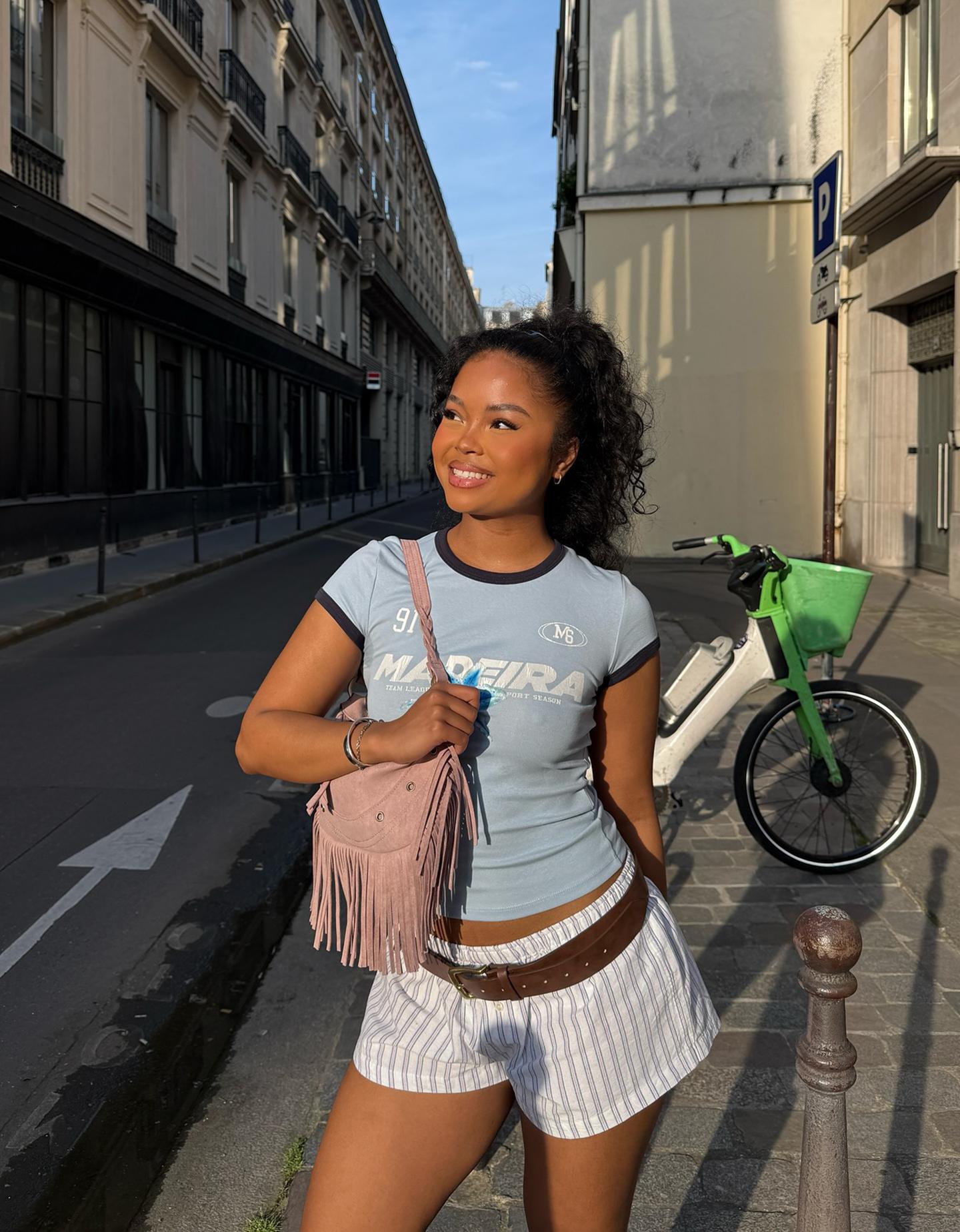 Bershka koszulka z krótkim rękawem i kontrastowym nadrukiem jasnoniebieski