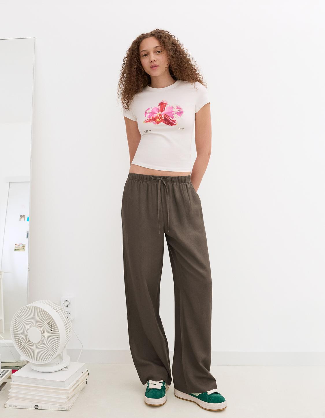 Linen blend trousers with an elasticated waistband