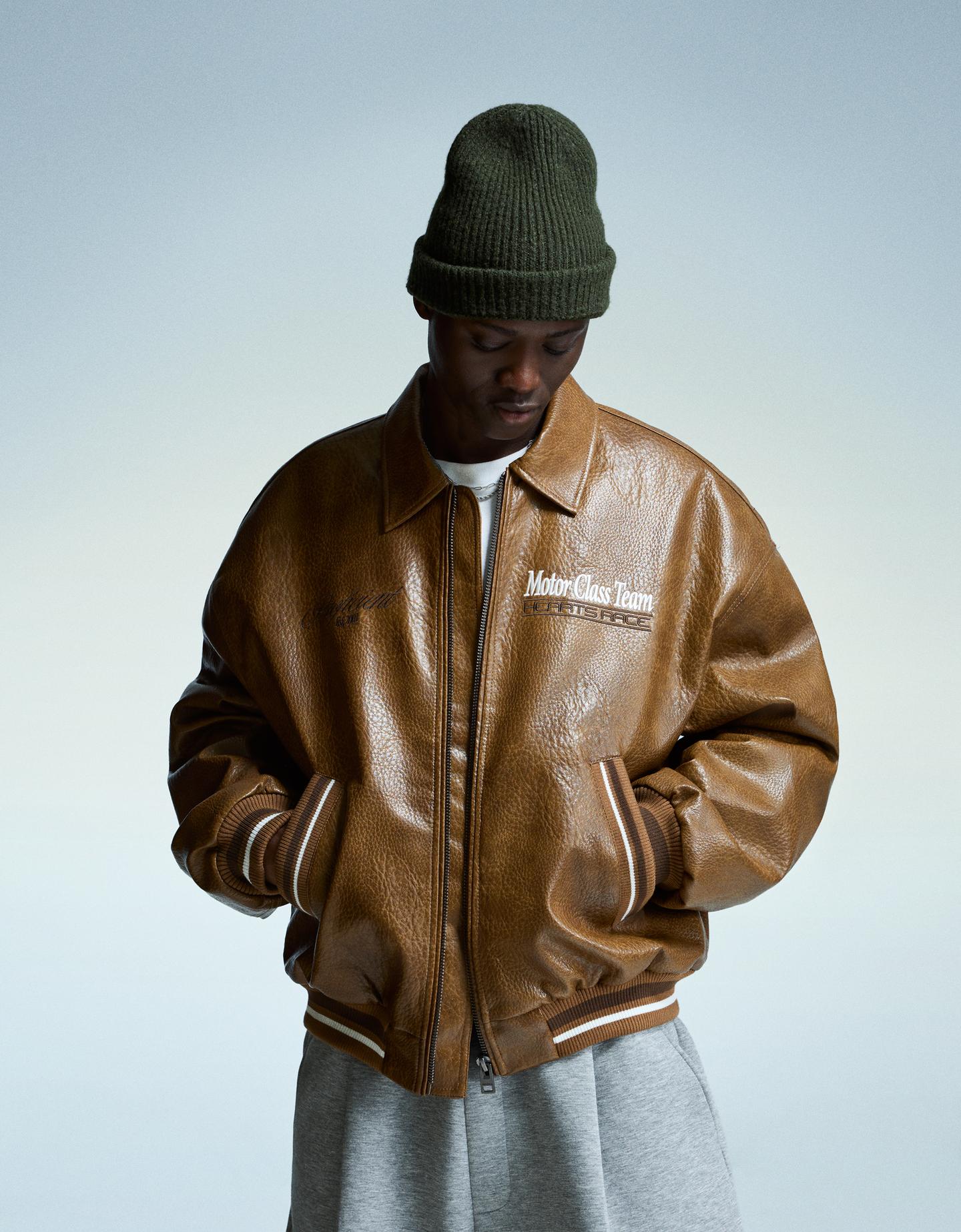 Bershka kurtka ze sztucznej skóry z haftem wielbłądzi