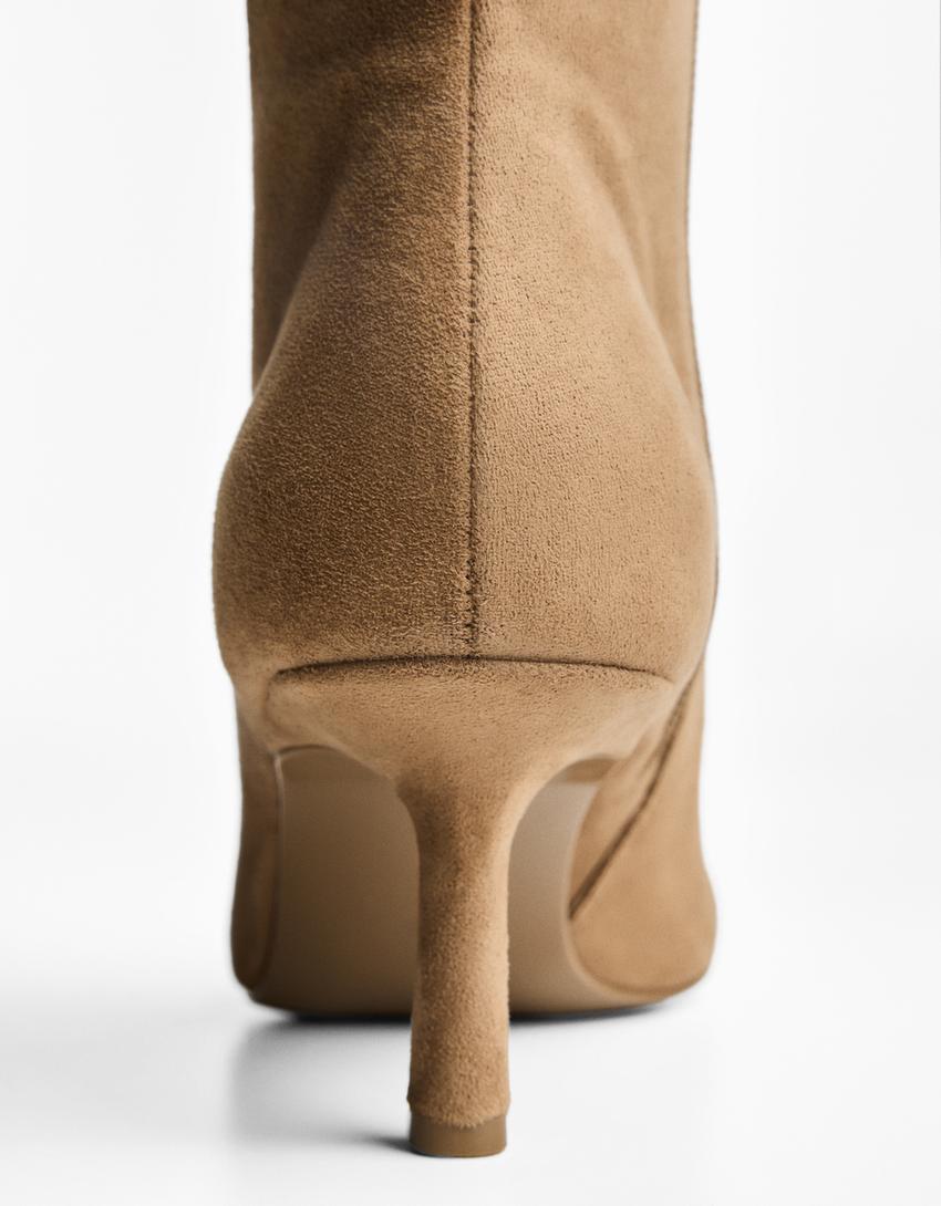 Kitten heel ankle boots-Tan