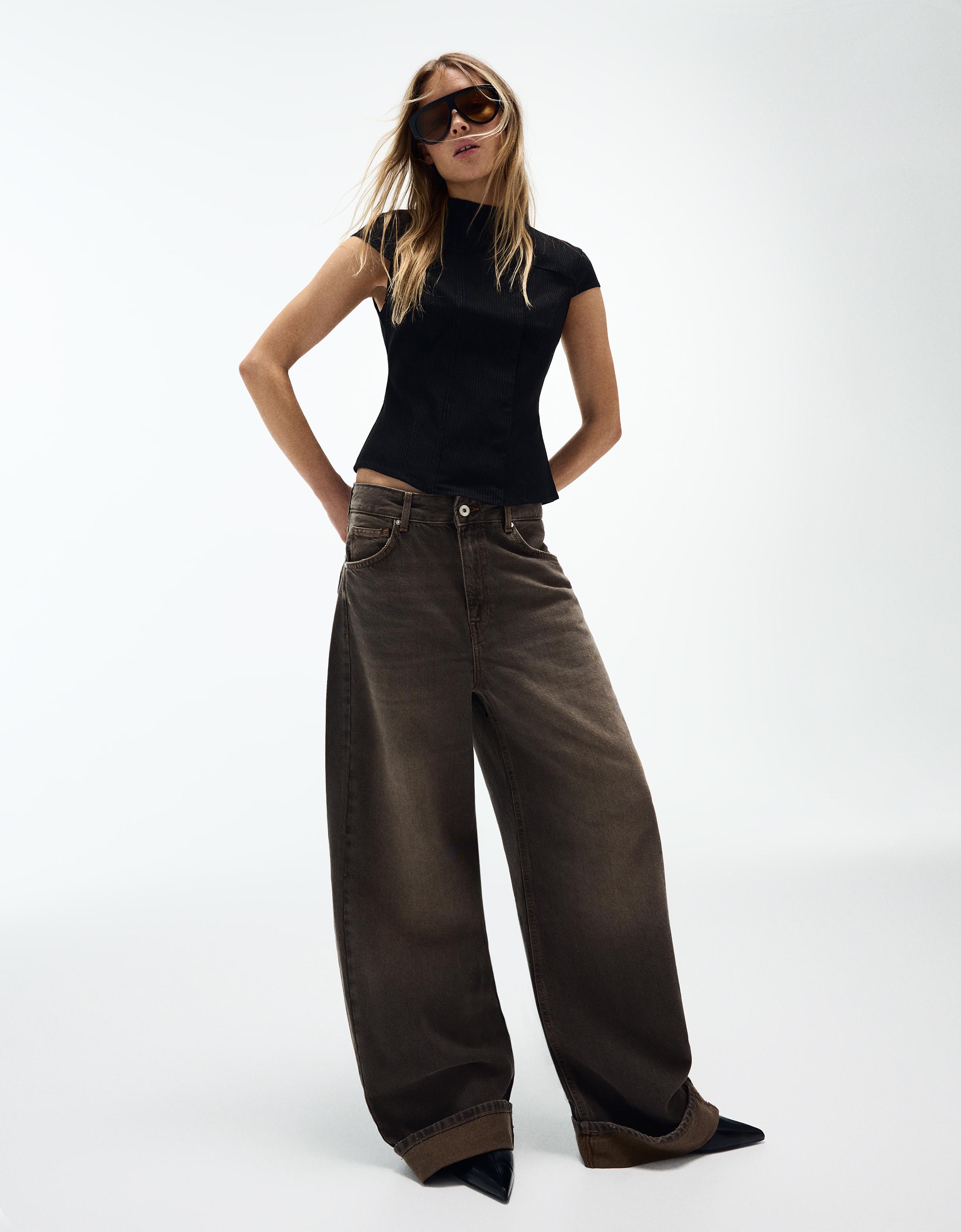 Ripped balloon fit jeans with back buckle — Black