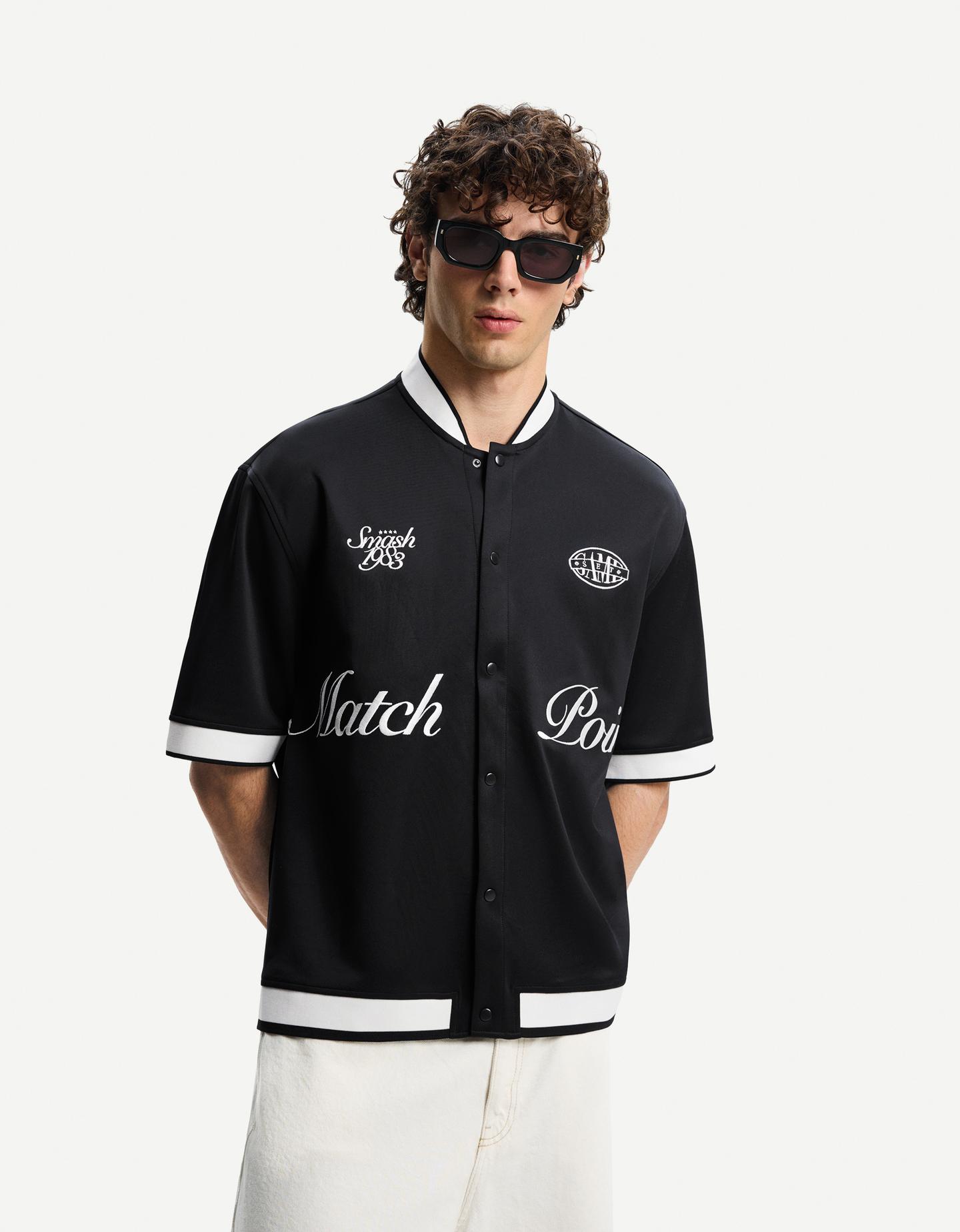 Bershka koszulka boxy z krótkim rękawem i haftem czarny