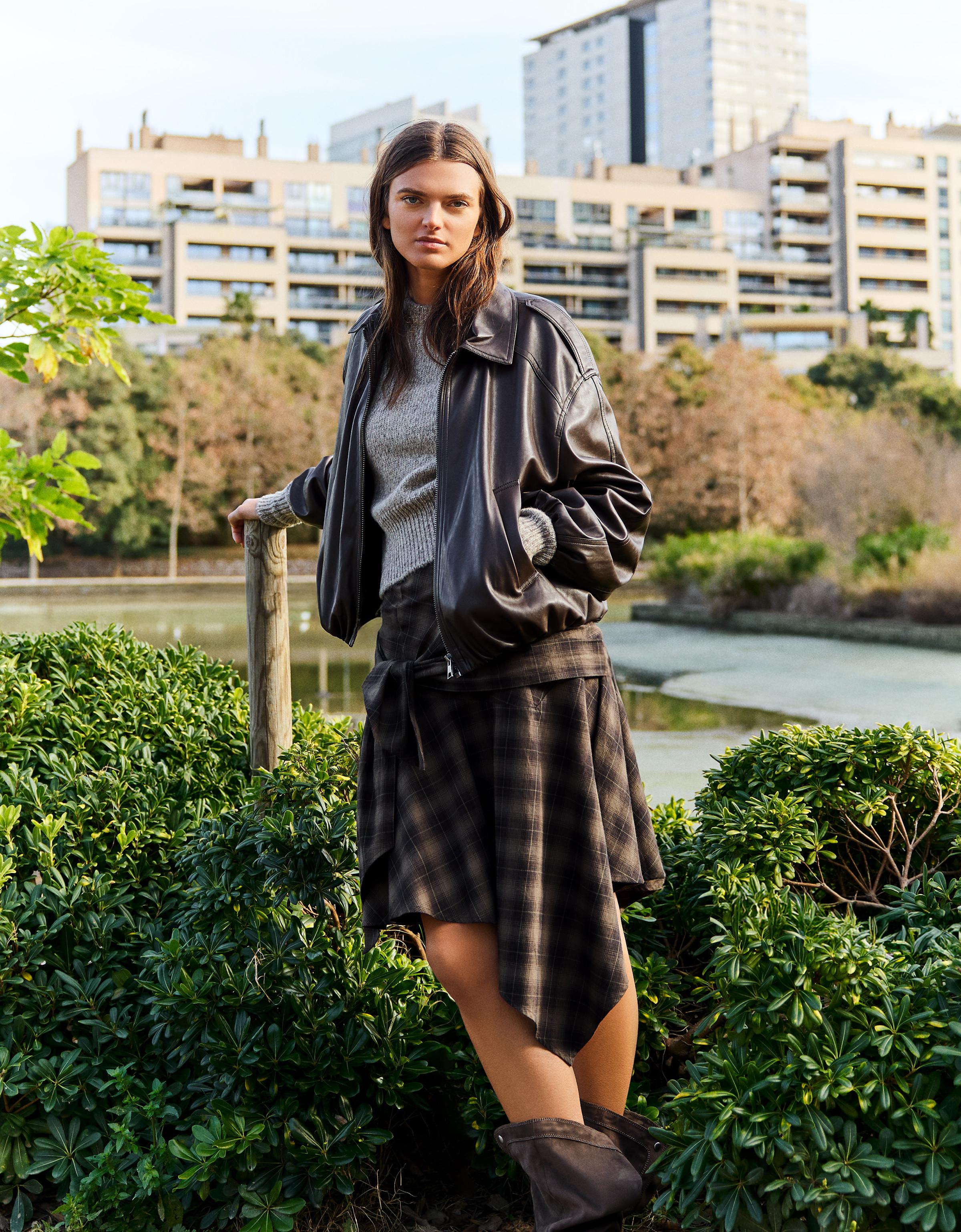 Thumbnail - Bershka Midirock Mit Schleifenprint Damen 34 Braun