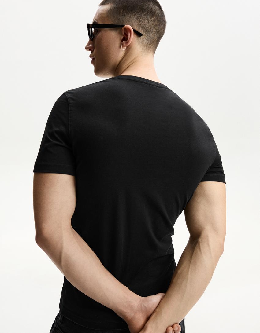 Basic-T-Shirt-Schwarz-2