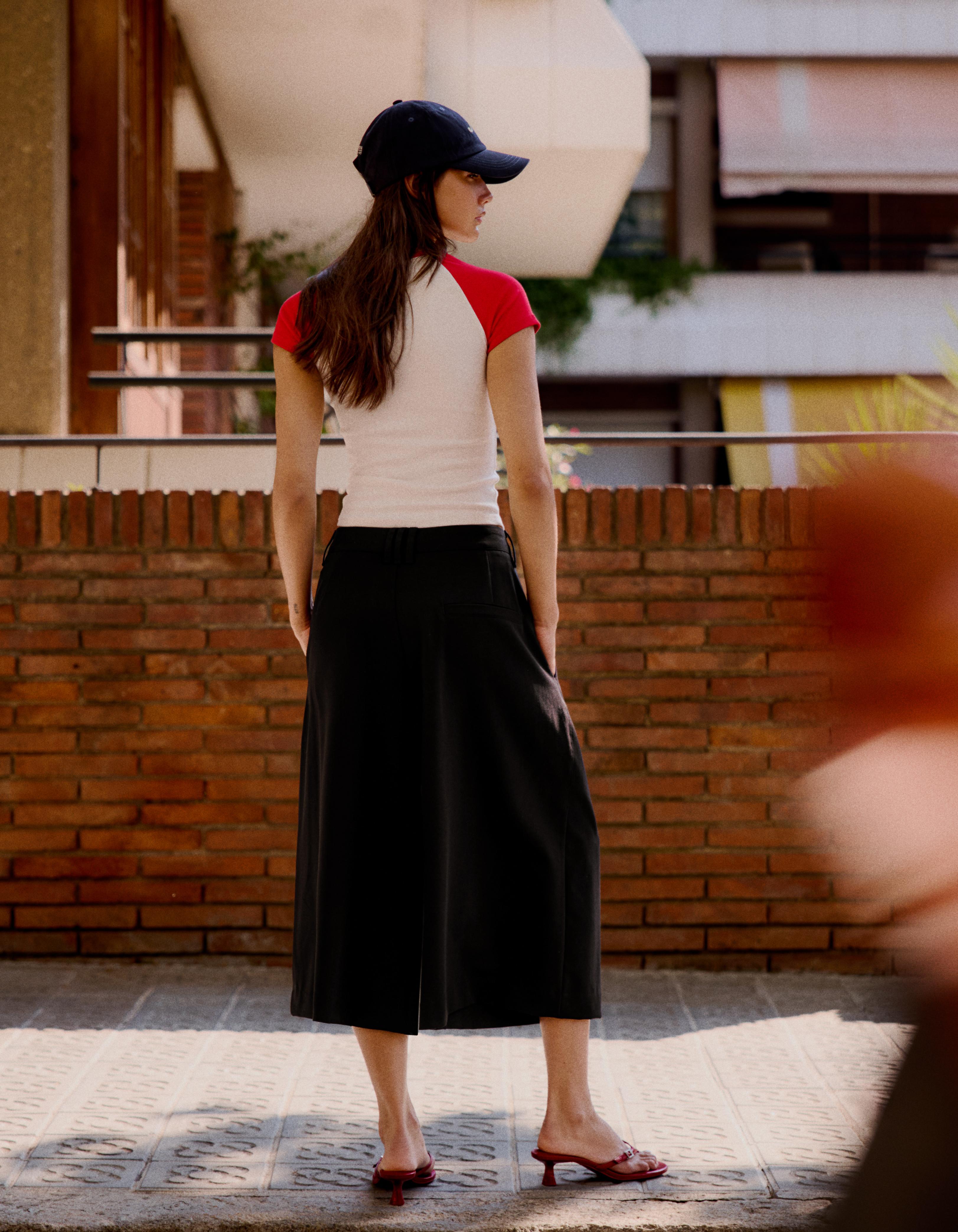 Culotte Bermuda shorts with crossed buttons — Black